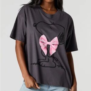 🐚🪼 2/20$ TOPS 🪼🐚 Dark Grey Snoopy Graphic Tee with Pink Bow